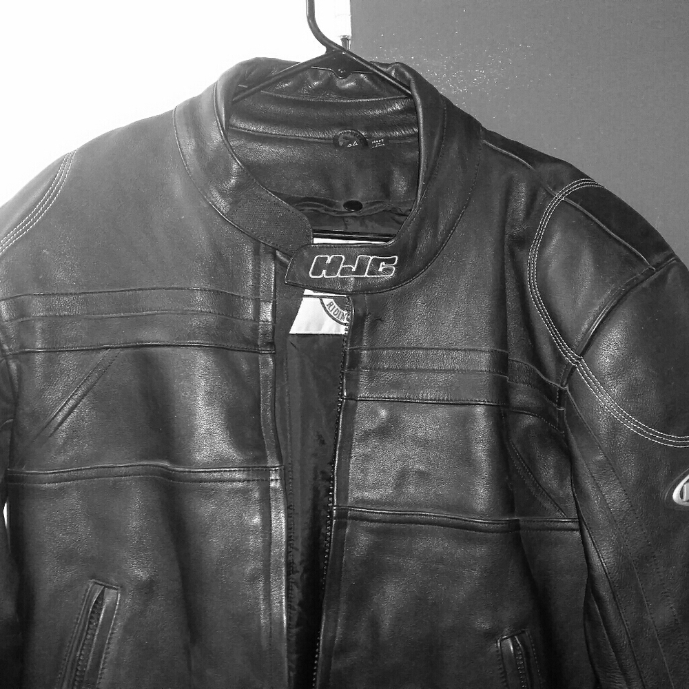 Motorcycle riding jacket